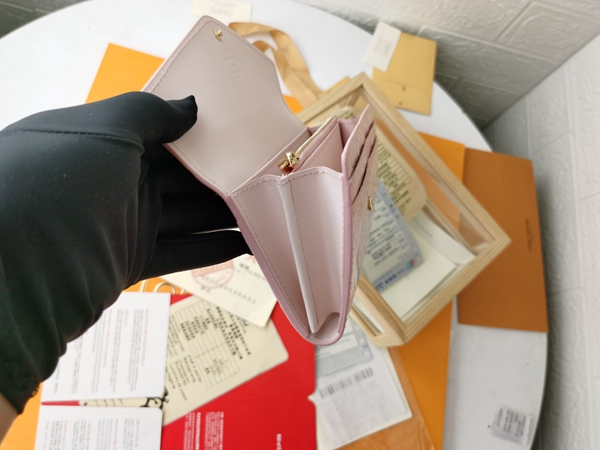 LVコピーウォレット着用イメージ